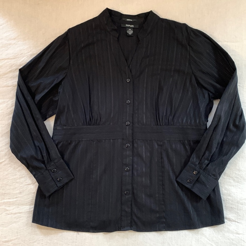 Comfy STYLE & CO. Stretch Button Up Long Sleeve Black Shirt.